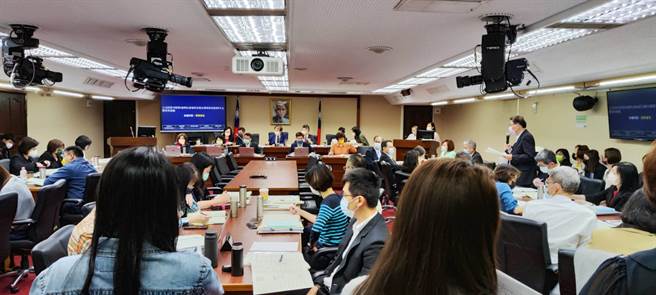 立法院社會福利及衛生環境委員會今天審查勞動部預算。（林良齊攝）