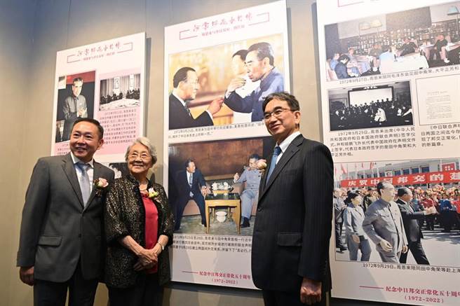 日本駐華大使垂秀夫（右一）表示，日中關係不該是雲霄飛車，而應是平穩行駛在軌道上的普通電車。（中新社資料照片）