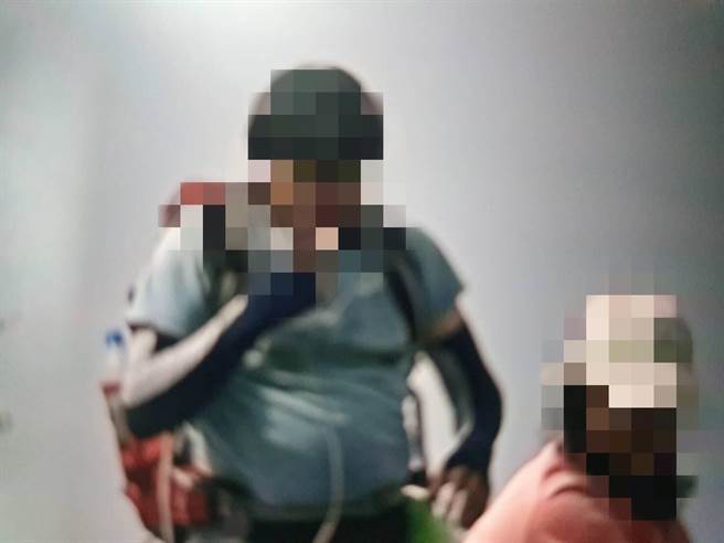 昨天上午循線查獲日前在鳶嘴稍來步道涉嫌割斷引導繩的王姓男子，警詢後依法函送偵辦。（和平分局提供）