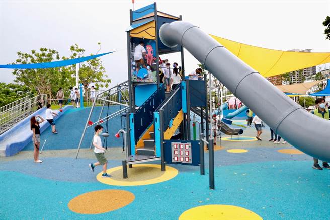 台南市政府投入3亿7000多万元，规画39座小朋友心中想要的特色公园，其中15座已完工。(台南市政府提供／曹婷婷台南传真)