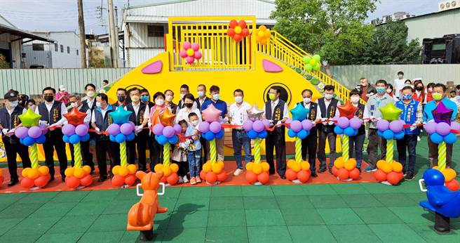 盧秀燕今天出席大雅區「十四張圳周邊閒置空間活化第二期改善工程」與「十三寮排水周邊環境設施強化改善工程」啟用典禮。（陳世宗攝）