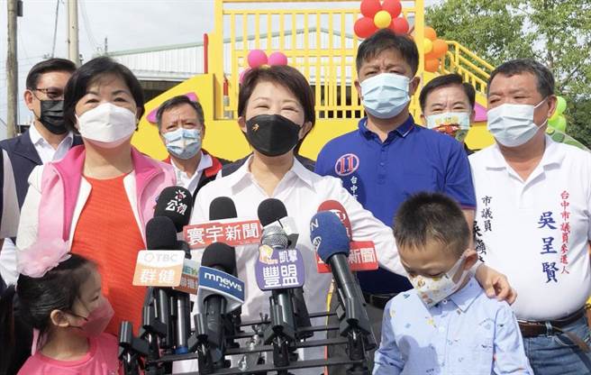 盧秀燕表示，我們往正面想，我們願意再次修正、補件；總而言之，希望中央早日核定，讓中捷藍線早日開工。（陳世宗攝）