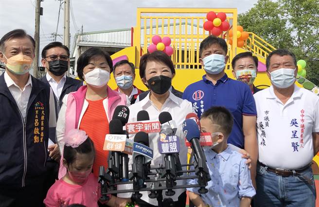 卢秀燕今天特别感谢立委杨琼璎、市议员吴显森及前水利委员吴呈贤的大力帮忙，积极向农田水利署争取用地无偿拨用。(陈世宗摄)