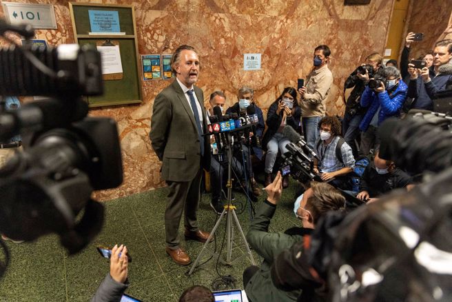 德帕佩的法院指定律師李普森（Adam Lipson）在法院外表示，辯護團隊將調查可能影響其當事人的不實之詞。(圖/路透社)