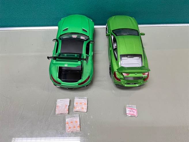 范嫌将毒品藏在模型汽车中。（翻摄照片／高雄洪靖宜传真）