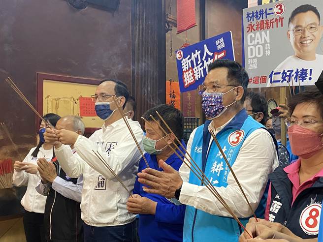 國民黨主席朱立倫2日先到果菜市場與林耕仁一起拜票，朱立倫表示，國民黨第2站行動中常會，全黨決定到新竹市力挺林耕仁，也強調只要能團結，就能勝選。（林耕仁團隊提供／王惠慧新竹傳真）