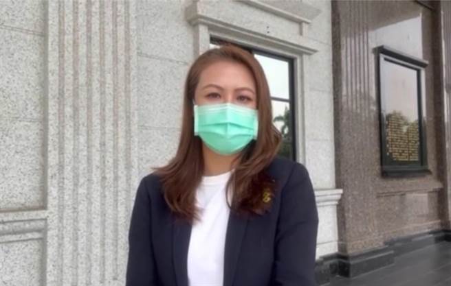 蓝绿双方近日针对运动中心议题隔空交战，高闵琳表示，运用校园閒置空间改建运动中心的案例在双北比比皆是，而柯志恩自己则连1条运动政见都提不出来，只会说空话、喷政治口水。（陈其迈竞选总部提供／洪浩轩高雄传真）