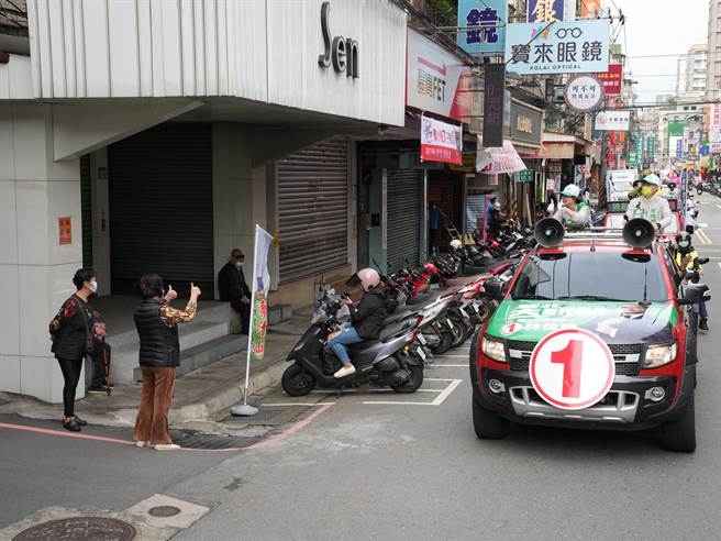 廖婉如受访时说自己很喜欢扫街，因为可以在路上跟很多人表达感谢。(黄敬文摄)