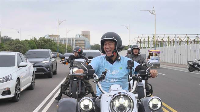 吳宗憲帶領《綜藝玩很大》主持群騎重機熱血環島。（好看娛樂提供）