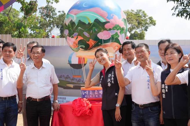 国民党南投县长候选人许淑华（中）。（图／取自许淑华脸书）