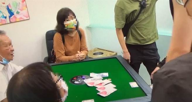 警方前往查缉，当场查获8名赌客。（翻摄照片／林郁平）