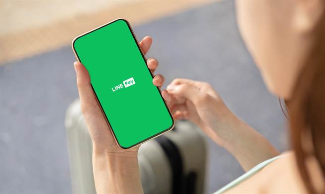 不論是訂機票，或是國內泡湯賞楓，國內外旅遊行程用LINE Pay賺點享好康。（LINE Pay提供）