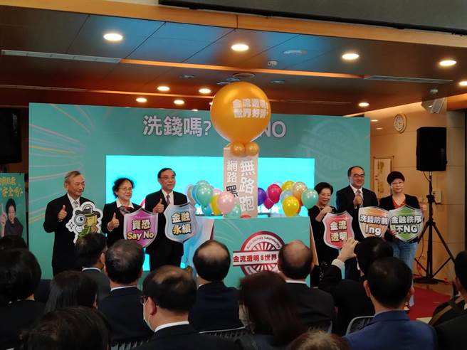 行政院洗防办2在法务部大厅举行「2022年洗钱防制宣导短片暨Podcast发布会」。（陈志贤摄）