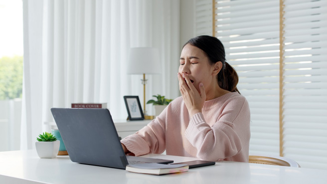 内科医师傅裕翔、牙科医师刘馥萱指出，缺铁可能造成人注意力不集中、没精神、脸色苍白等问题。(示意图/达志影像)