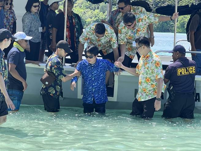 赖清德穿牛仔裤下水  惠恕仁总统这么说。曾薏苹摄