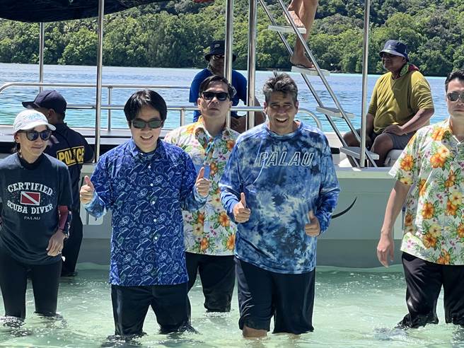 赖清德穿牛仔裤下水  惠恕仁总统这么说。曾薏苹摄