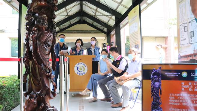 木雕艺品拍卖最终流标。(行政执行署提供)