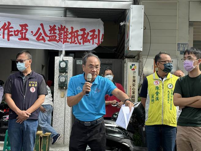 台东市仁昌街1条既有防火巷属于私有地，去年被其他建商买下打算兴建大楼，引发居民抗议。（蔡旻妤摄）