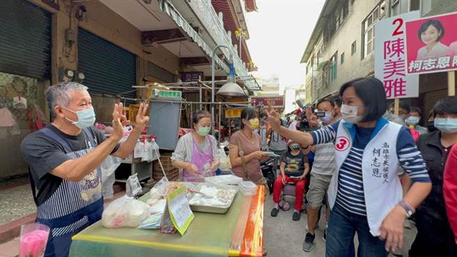 国民党高雄市长候选人柯志恩今下午到内惟市场扫街。（柯宗纬摄）
