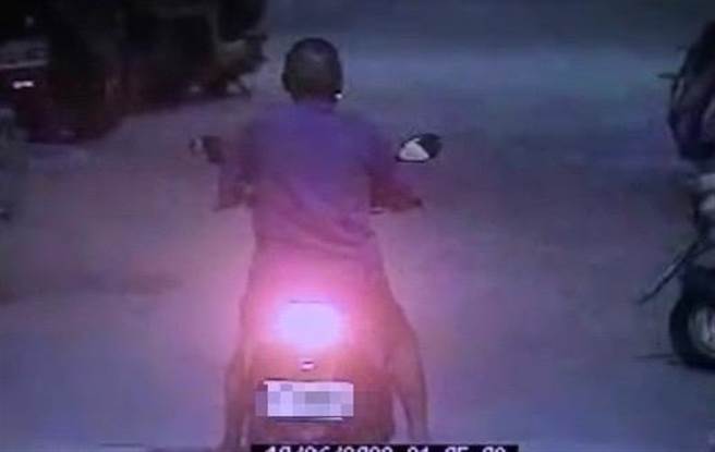 千北里叶姓里长候选人指控，遭黄男骑车意图衝撞，全案已经法侦办中。（翻摄照片／高雄洪靖宜传真）