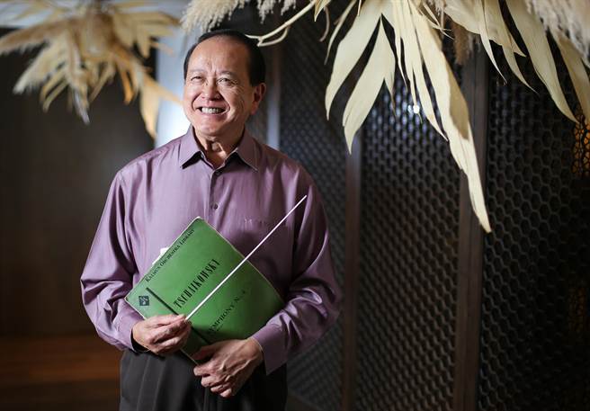 相隔疫情3年，享誉国际的华裔指挥家林望杰再度来台，将和他所熟悉的台北市立交响乐团同台演出。（陈俊吉摄）