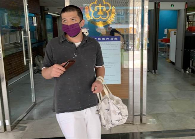 被稱為德東飆車王的簡姓男子指控死者過馬路滑手機，家屬駁斥手機沒有網路。（資料照）