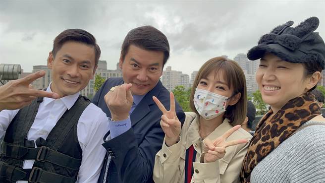 廖家仪、罗巧伦、倪齐民为陈彦廷吊钢丝惊险戏打强心针。（民视提供）