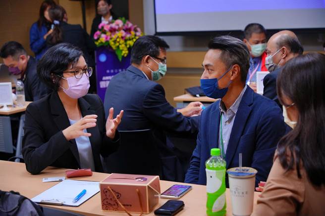 高雄AWS联合创新中心在今年启动，今（2）日携手经济部中小企业处、高雄市政府及佳世达集团旗下MetaAge 迈达特与AWS共同举办「云端创新发表会」，与各界分享年度成果。（柯宗纬翻摄）