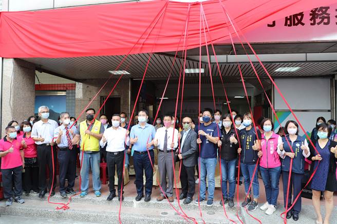 縣府成立「雲林縣銀髮人才服務據點」，為55歲以上及依法退休且有意願繼續投入職場的民眾開創職涯新生活。（雲林縣政府提供）