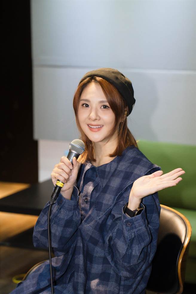 郭靜今為演唱會彩排練歌，希望到時候來看的粉絲朋友們都能夠享受其中。（寬宏藝術提供）