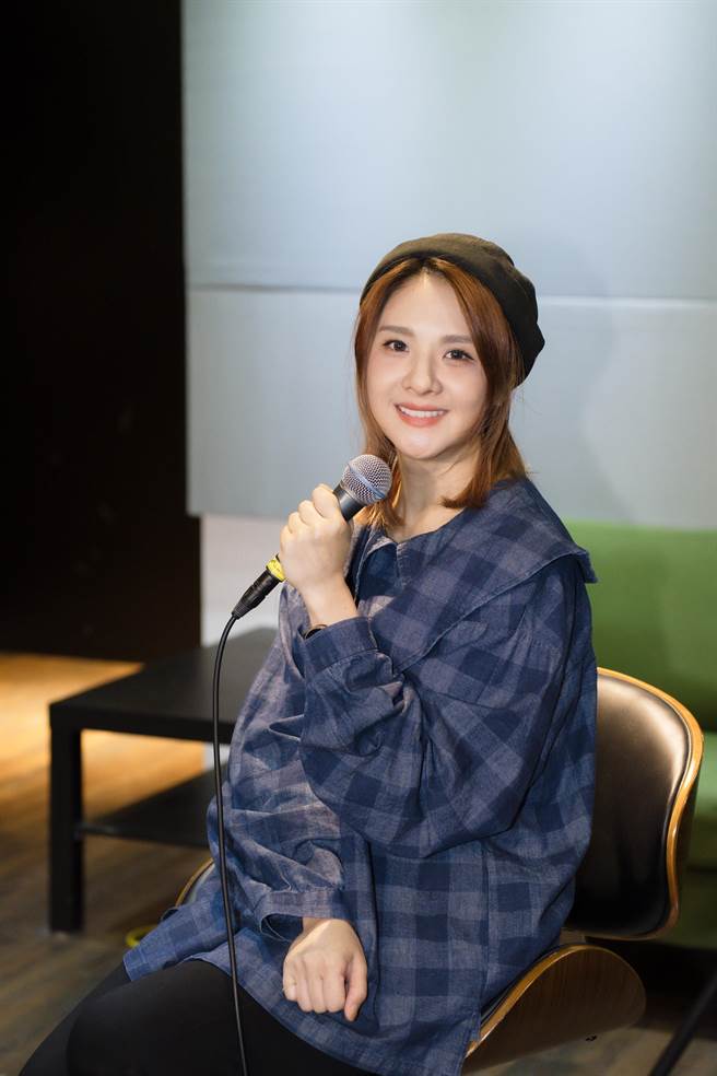 郭靜今為演唱會彩排練歌，希望到時候來看的粉絲朋友們都能夠享受其中。（寬宏藝術提供）