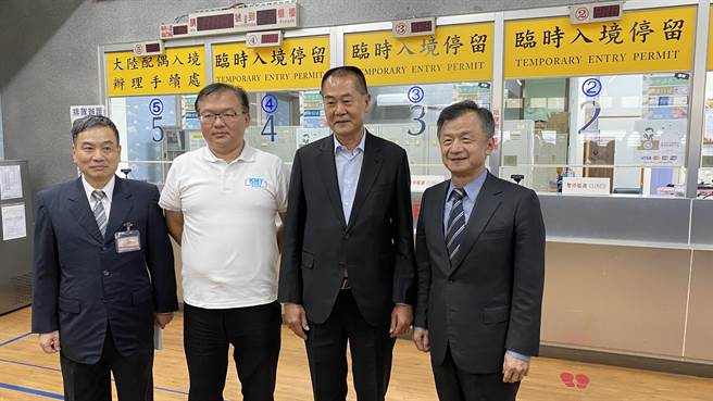 邱太三(右1)表示，我們準備好了，但要透過適當管道讓對岸也知道我們的情況，配合它們的需要，為小三通復航做好準備。(于家麒攝)