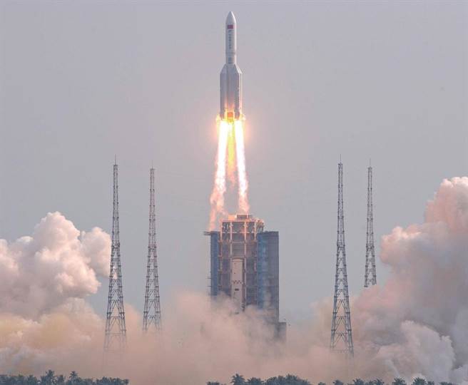 大陸專家：中國太空站夢想成真，未來有四大期待。圖為長征五號B成功發射夢天實驗艙（新華社）