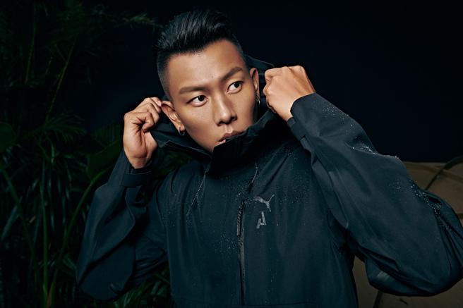 微风信义PUMA慢跑系列SEASONS Stormcell连帽外套，推荐价9280元。（微风提供）