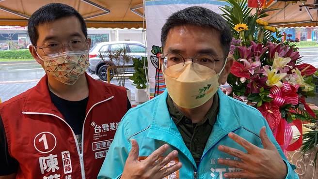 民進黨宜蘭縣長候選人江聰淵（右）回應，市公所團隊在做任何事情或政策推動上，都依法行政、落實完成，不容許遭惡意扭曲抹黑，將採取相關回應的動作。（吳佩蓉攝）