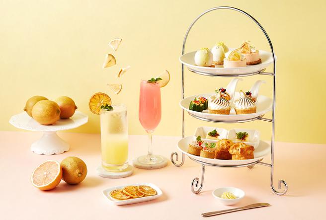 台南远东香格里拉1楼的大厅茶轩在11月限定推出双人份的「粉红柠檬下午茶组」。（图／台南远东香格里拉提供）