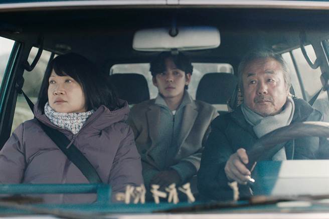 洪慧芳（左起）在《花路阿朱妈》中与姜亨锡、郑东焕有精彩对手戏。（采昌提供）