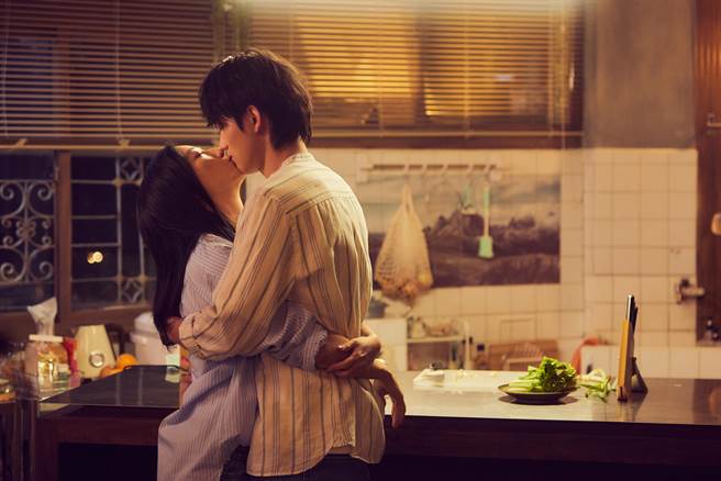 桂纶镁和小鲜肉范少勋大谈姊弟恋。（Disney＋提供）