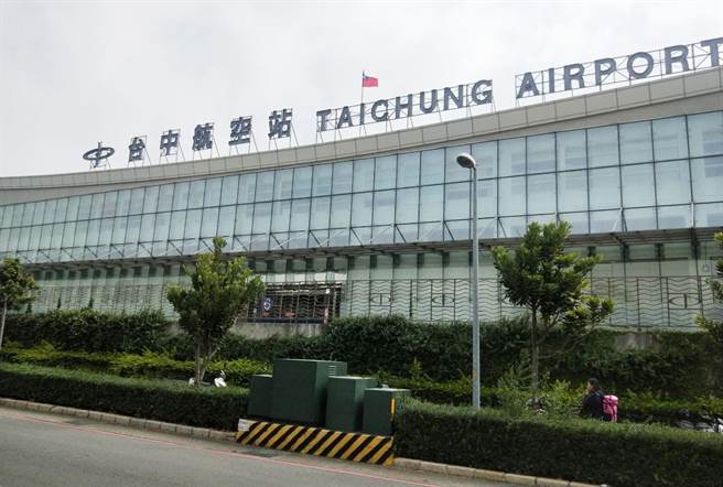 国军IDF战机故障临时降落台中民用机场，两班民航机受到短暂的影响。(本报资料照)