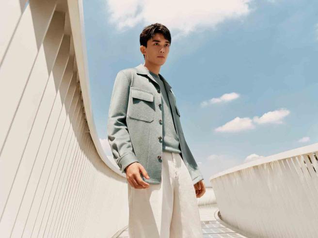 吳磊身穿Oasi Cashmere系列拍攝廣告大片。（傑尼亞ZEGNA提供）
