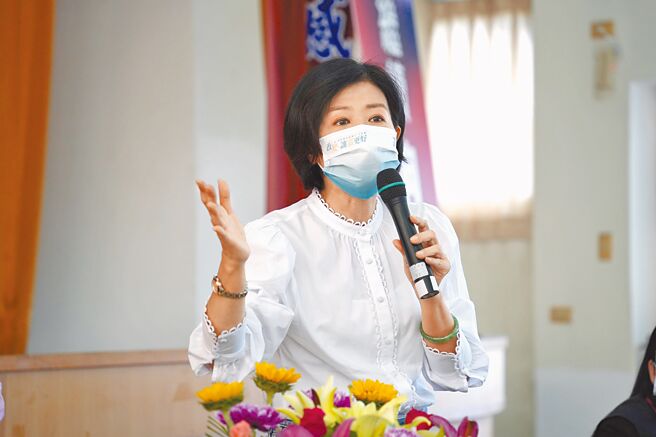 国民党嘉义县长候选人王育敏1日再批嘉义县长翁章梁只会做表面功夫、大内宣，县府并未建构更友善的育儿环境。（王育敏竞选团队提供／吕妍庭嘉义传真）