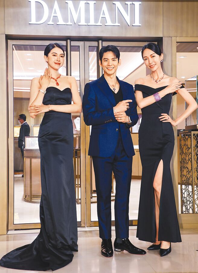 义大利珠宝DAMIANI丽晶旗舰店开幕，林柏宏（中）与伊林名模邱偲亚（右）、吕亚璇展演珠宝作品。（罗永铭摄）