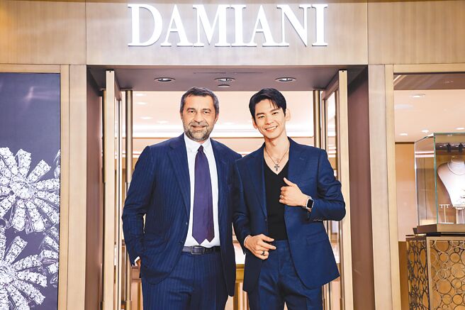 义大利珠宝DAMIANI丽晶旗舰店开幕，集团副总裁Giorgio Damiani（左）亲自来台与林柏宏一起为新店剪彩。（罗永铭摄）