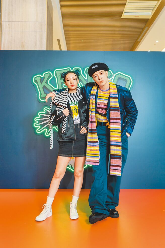 艺人吴卓源（左）、J.Sheon联合出席Kenzo限定店开幕活动。（Kenzo提供）