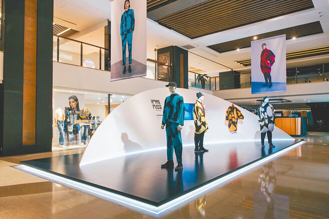 Homme Plisse Issey Miyake Lantern展，即日起于台北晶华酒店B2展出。（君梵提供）