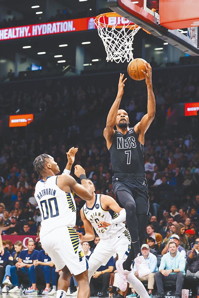 篮网前锋杜兰特对溜马独得36分。（美联社）