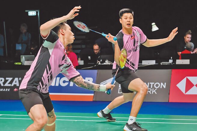 卢敬尧（右）、杨博涵在法国公开赛男双摘银，最新世界排名也连升6位。（资料照／香港体路提供）