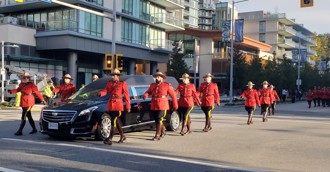 加拿大台裔女警楊子信葬禮  逾2千人送最後一程
