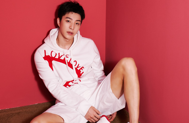 张欣尧先前被爆发私密处影片约粉丝裸睡，近来又被爆料「当小王」。(张欣尧ZXY微博)