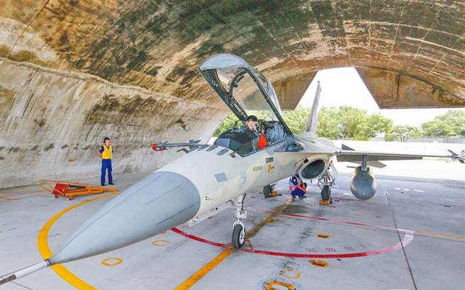 空军正在发包兴建全球首创能抵御东风导弹的抗炸机堡， 强调具3300磅抗炸力。(示意图/中时资料库)